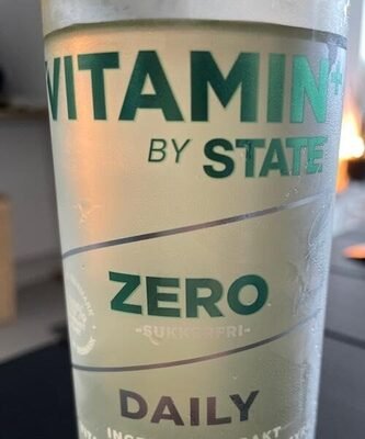 front en.3.400 67.jpg Vitamin Daily Lemon/Elder drikke